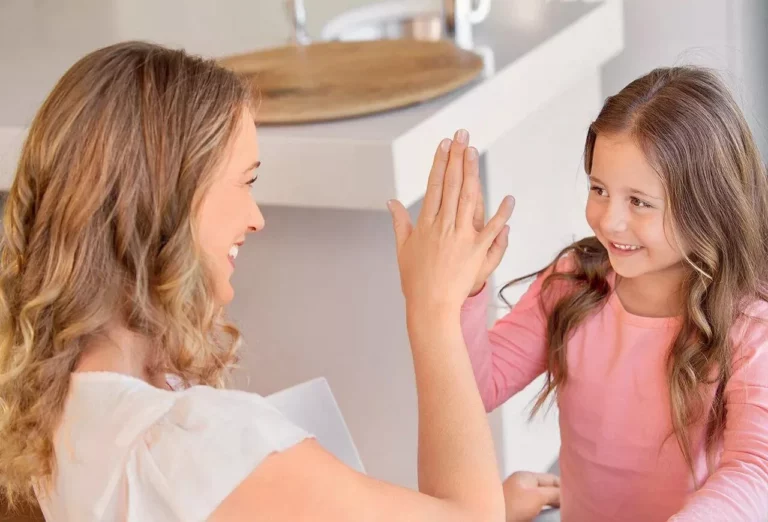 Read more about the article Магия без слов: важность жестовых языков для детей