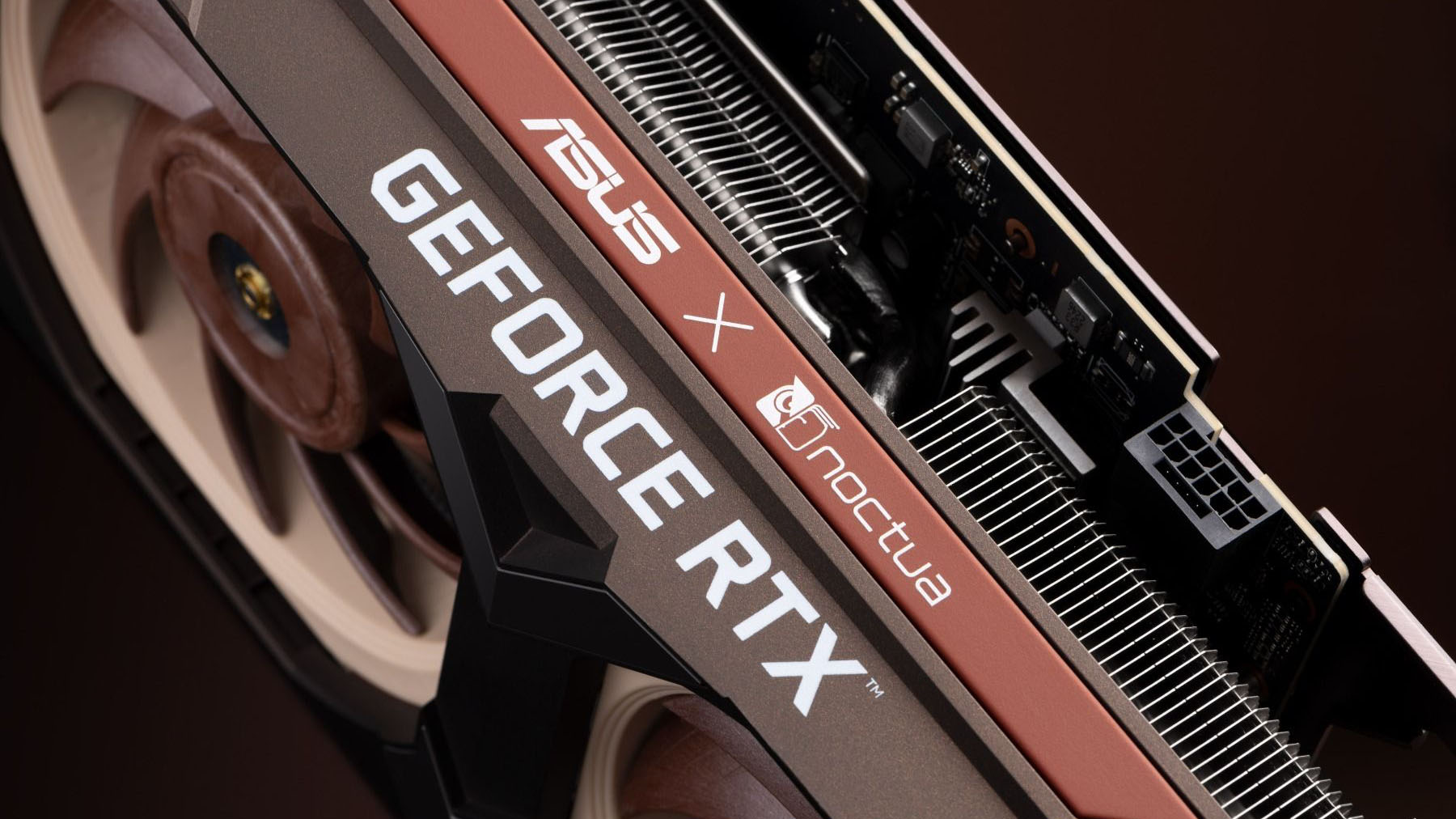 Read more about the article Представлена ASUS GeForce RTX 4080 SUPER Noctua OC Edition — огромный кулер на 4 слота и частота до 2640 МГц