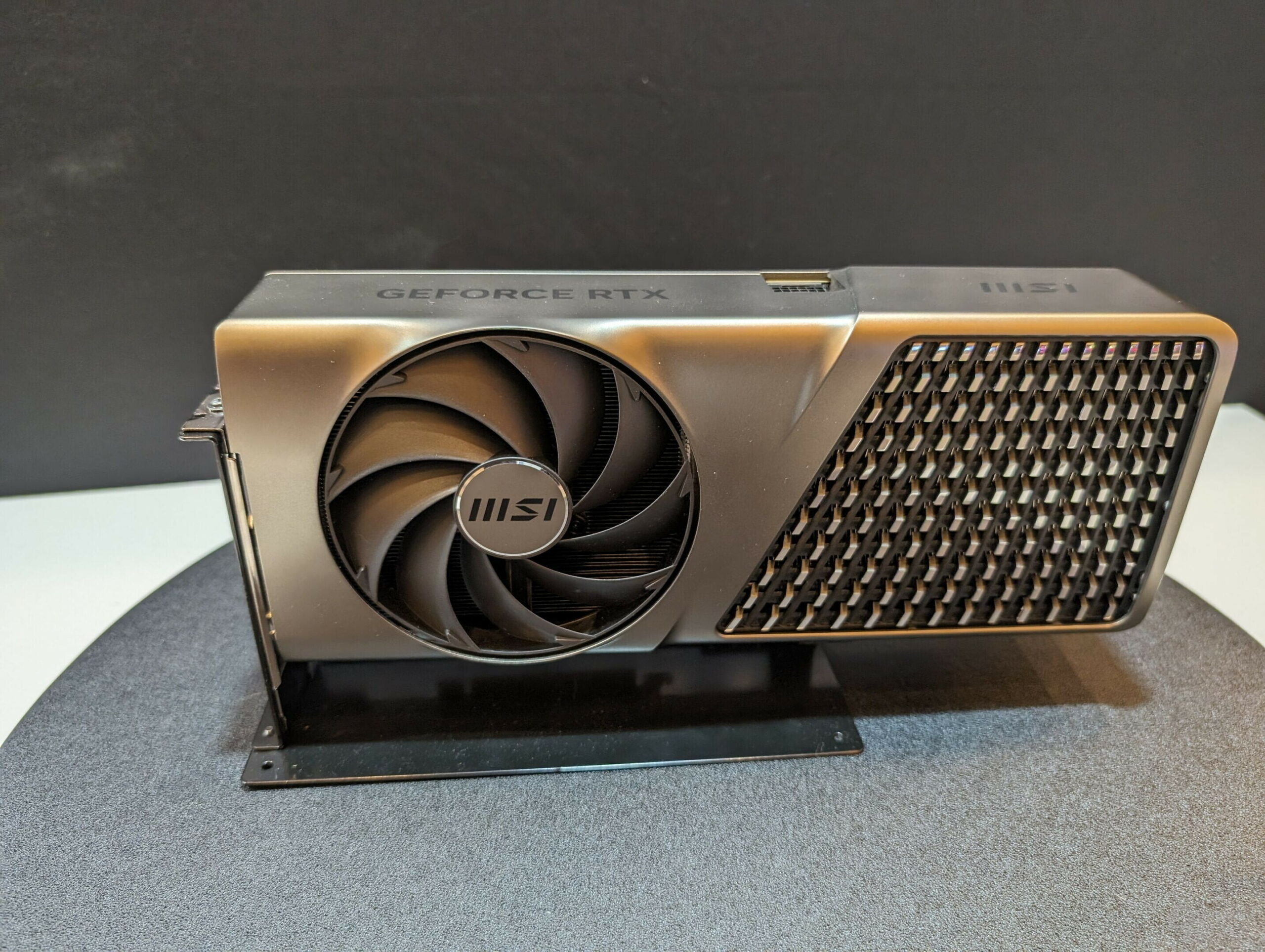 You are currently viewing На видеокарте RTX 4080 SUPER обнаружен неисправный не защёлкивающийся разъем 12V2x6